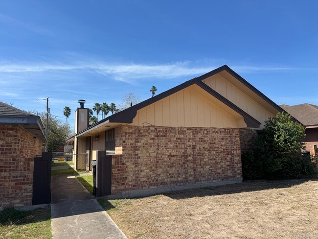 Building Photo - 604 Silva Dr