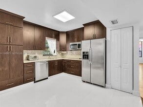 Building Photo - 770 NE 199th St