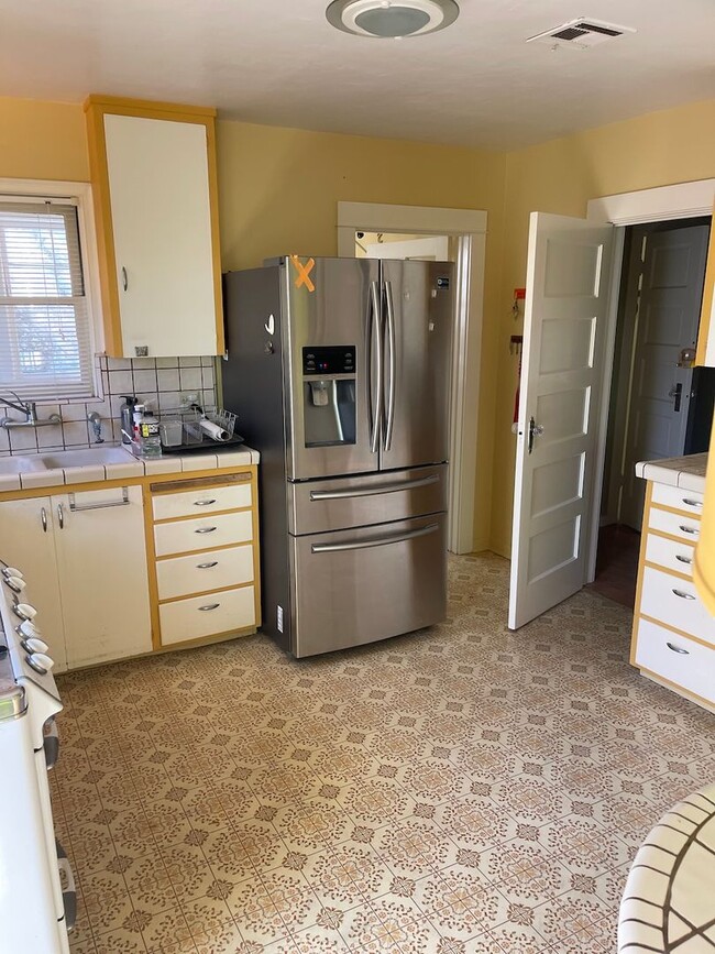 Building Photo - Chula Vista 4.5 Bedrooms and 3 Bathrooms -...
