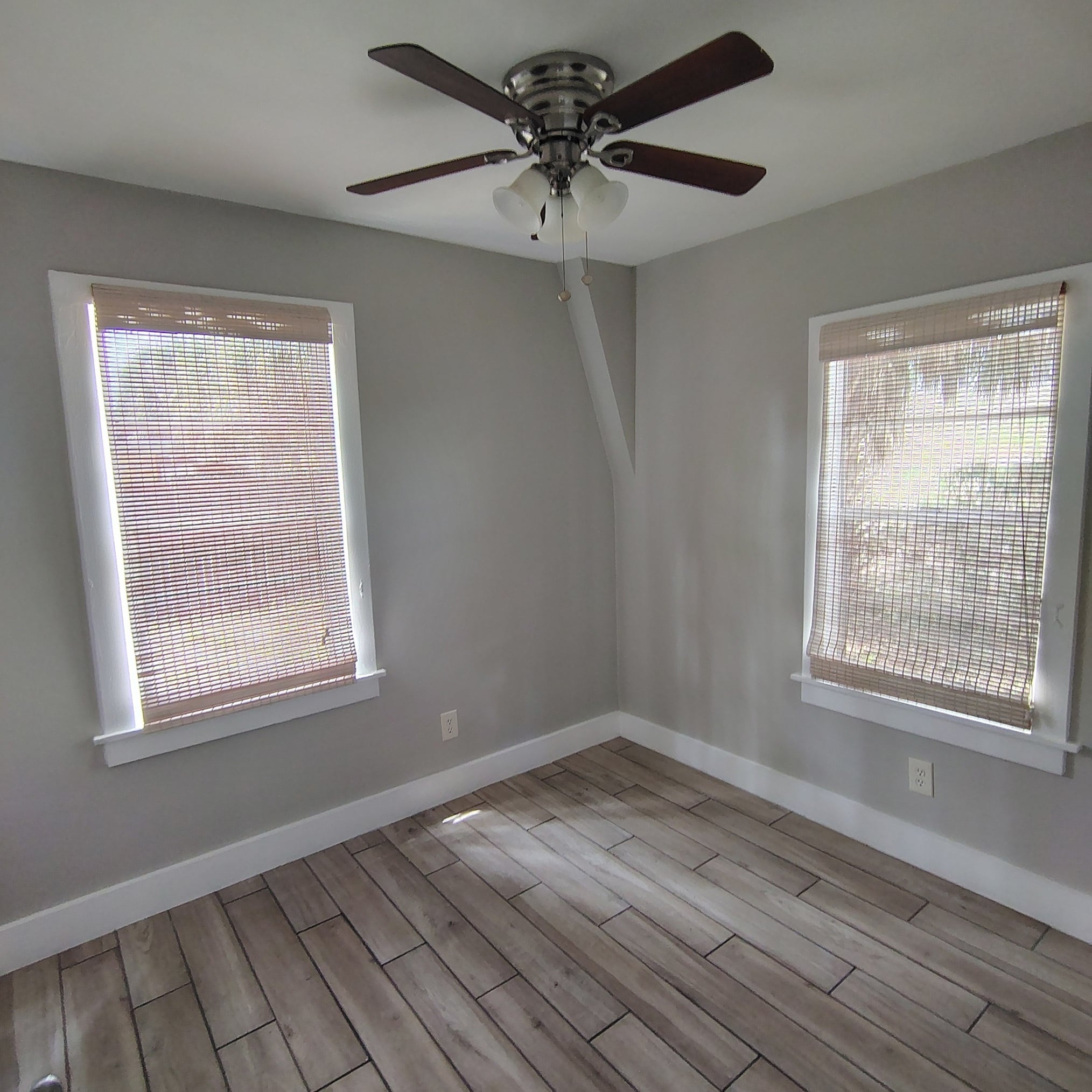 Building Photo - 703 E Hanlon St