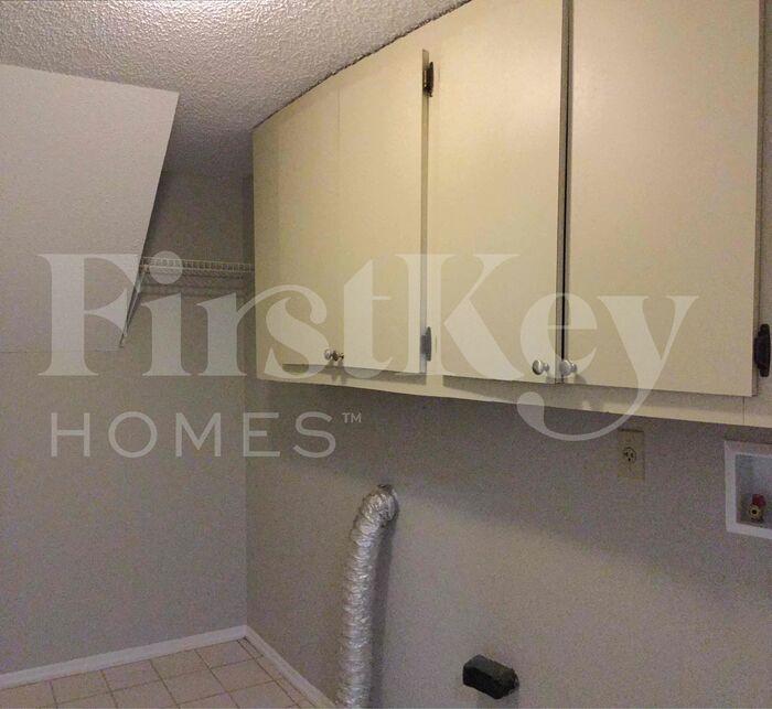 Building Photo - 7654 Balmy Ct