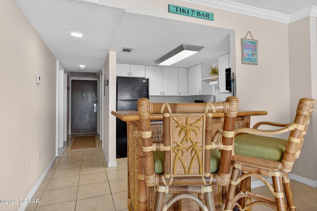 Building Photo - 935 N Halifax Ave