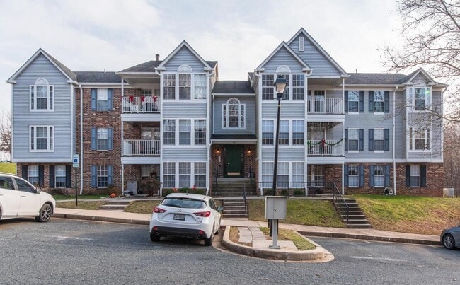 building front - 1002 Markham Ct