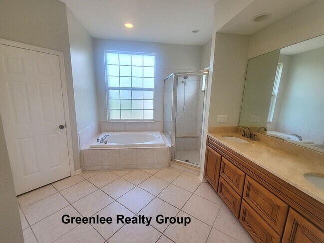 Building Photo - Spacious 3 Bed / 2 Bath pool home with lawn and pool care included in beautiful Rosewood at River...