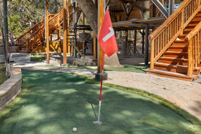 Building Photo - 105 Hi View Dr