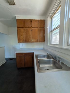 Building Photo - Section 8 approved 3 bed 1 bath home in McKeesport!