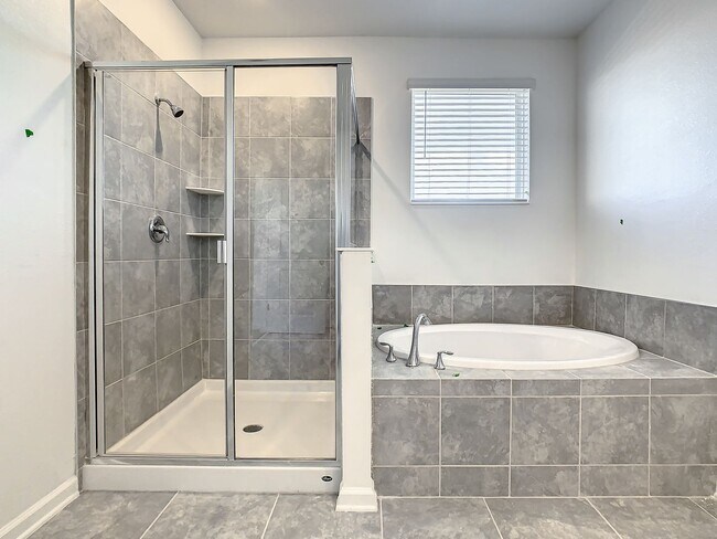 Building Photo - 409 Bogey Dr