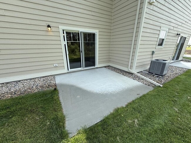 Building Photo - 1615 Ohana Ave
