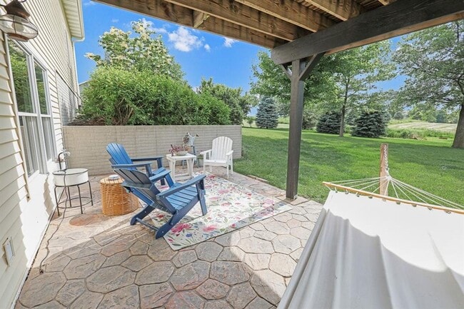 Building Photo - Spacious 5-Bedroom Retreat for Rent – Priv...
