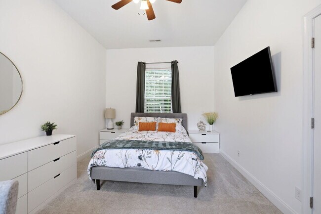 Building Photo - Welcome Home to 8626 Sagekirk Ct