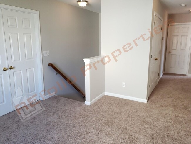 Building Photo - Lovely 4 Bedroom, 2.5 Bath Single-Family H...