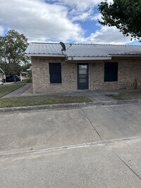 Building Photo - 110 N Crockett St