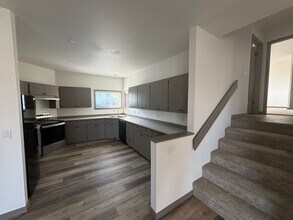 Building Photo - Remodeled Midtown Apartment (APP#244)
