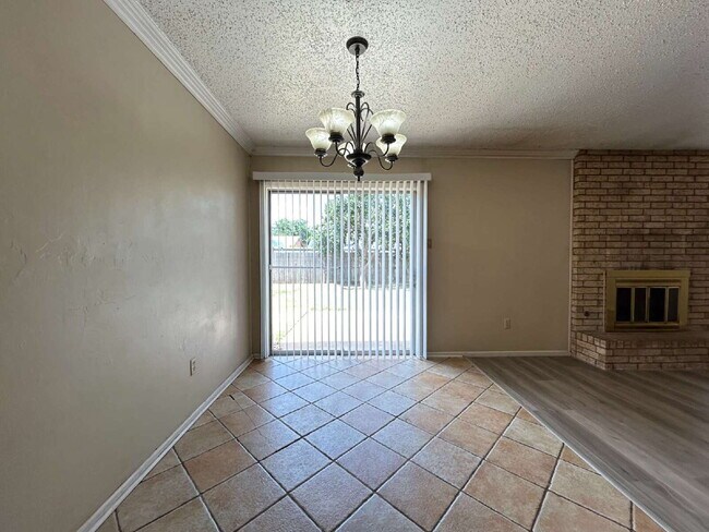 Building Photo - House Located Near Take-Out & Movie Theate...