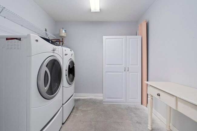 Building Photo - 2087 SE Wild Meadow Cir