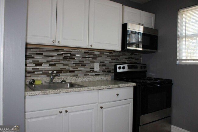 Building Photo - 884 Neal St NW