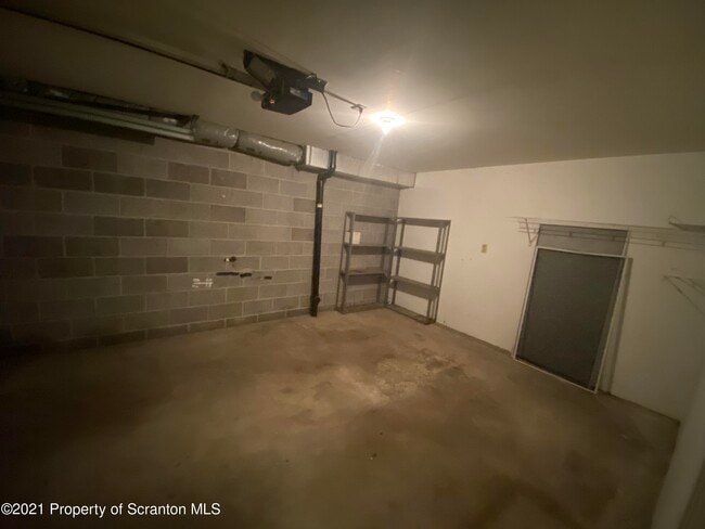 Building Photo - 32 Briarwood Way