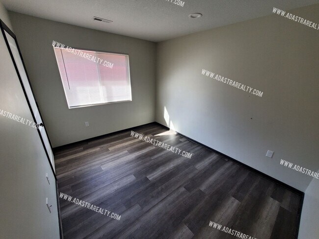 Building Photo - 1518 W 26th St