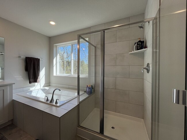 Building Photo - Spacious 5BR Home Near Mountainside High School with Loft, Balcony & Large Kitchen