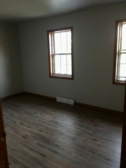 Building Photo - 425 E Monroe Ave