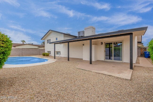 Building Photo - 4414 S Newberry Rd