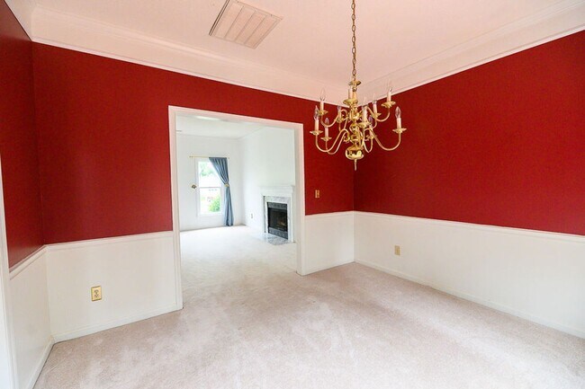 Building Photo - Wonderful and Spacious 3 bedroom home 2.5 bath in High Point with 2 car garage and large fenced-i...