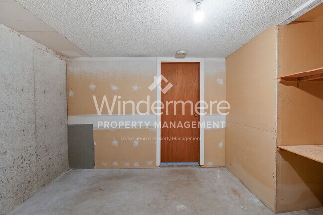 Building Photo - Freshly Updated 2 Bed 1 Bath Spokane Valley property with detached garage / Shop