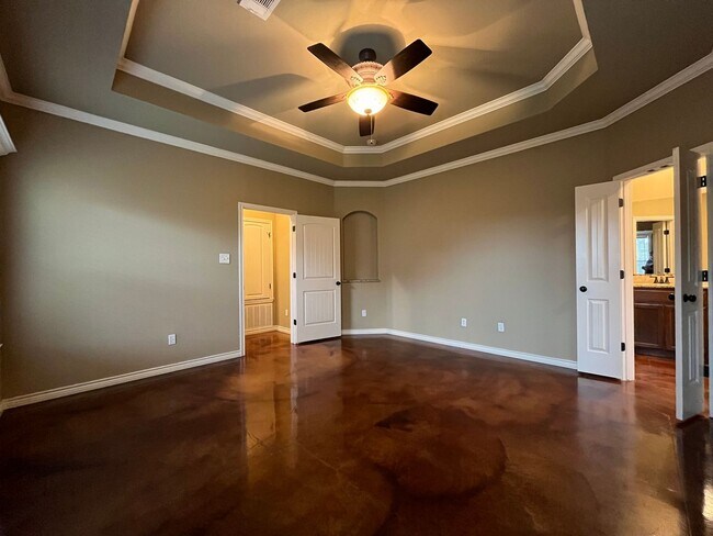Building Photo - 4 Bedroom Single Family Home:  Available Now!