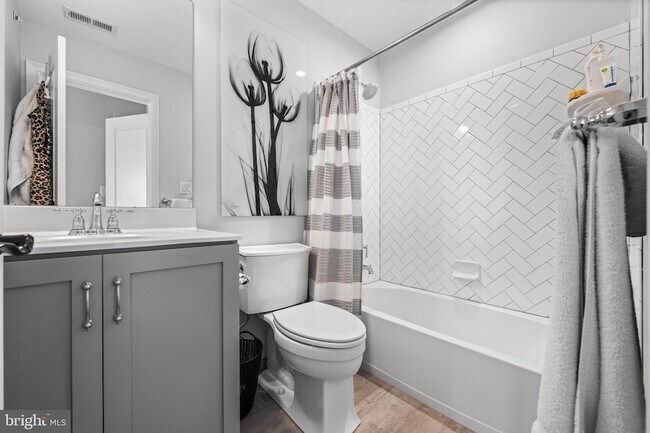 Building Photo - 407 Berlo Ln