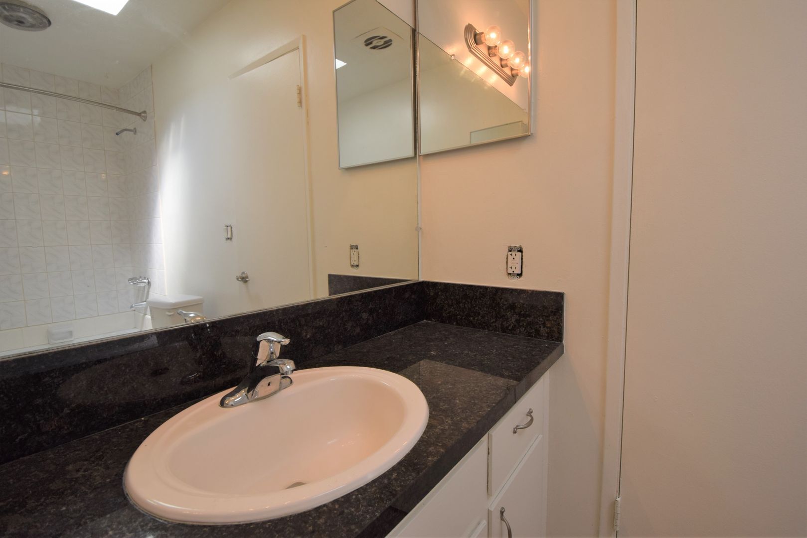 Building Photo - 10745 Hortense St