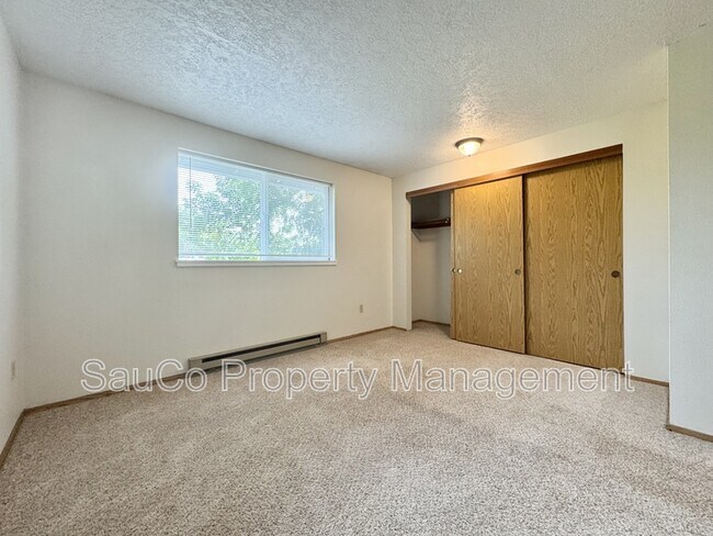 Building Photo - 2738 SE 62nd Ave