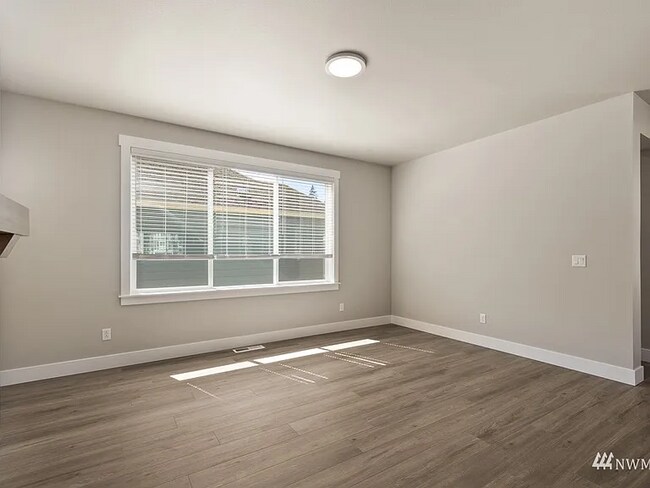 Building Photo - 19606 3rd Dr SE