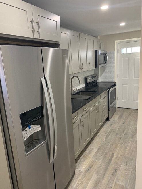 Building Photo - 618 Valley Ave