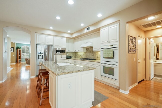 Building Photo - 43 Topanga