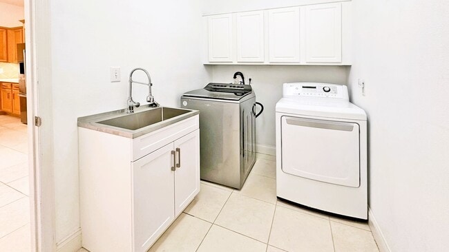 Building Photo - Elegant 4-Bedroom Home in Turtle Creek with Resort-Style Pool