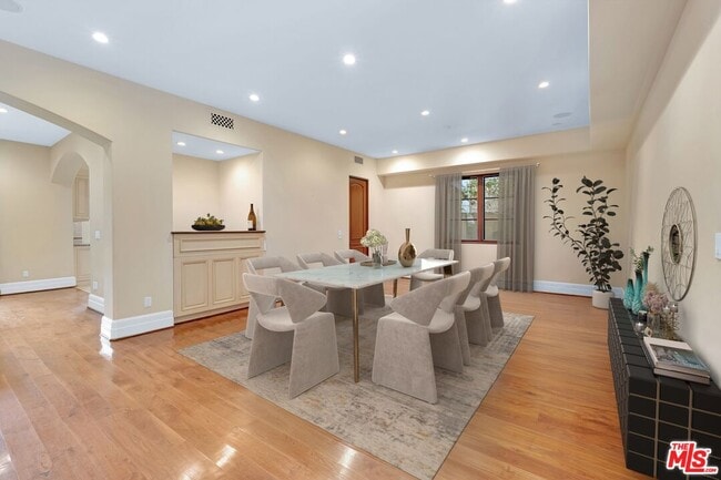 Building Photo - 1101 S Gretna Green Way