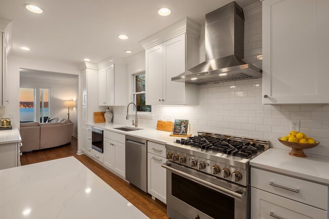 Building Photo - Laurelhurst View Home