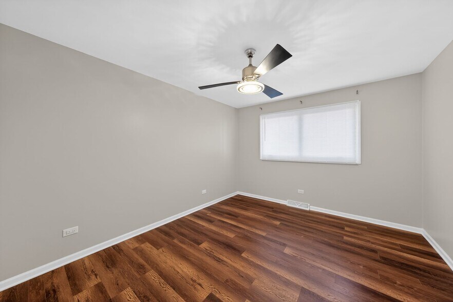 Building Photo - 15334 Larkspur Ln