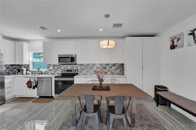 Building Photo - 1732 NE 173rd St