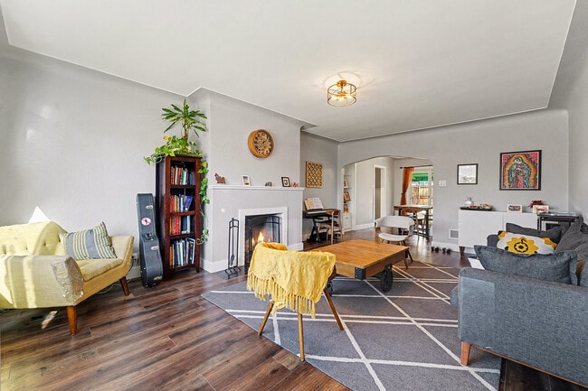 Building Photo - 3030 Monroe St