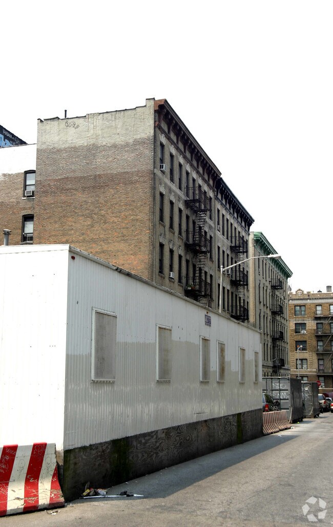 Building Photo - 604 W 191st St
