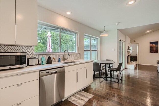 Building Photo - 6614 Ashland Dr