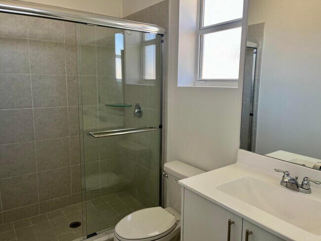 Building Photo - 2776 SE 26th Ave