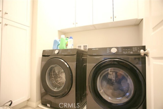 Building Photo - 125 Full Sun