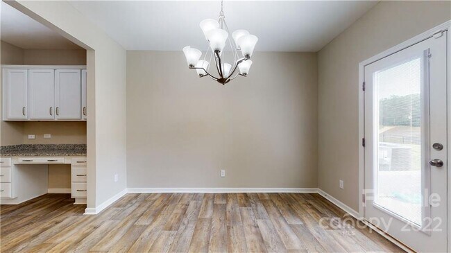 Building Photo - 8550 River Ridge Dr