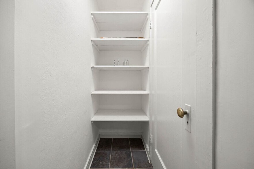 Building Photo - 1816 Carleton St