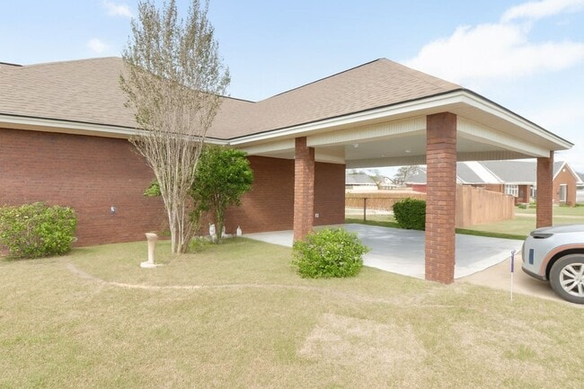 Building Photo - AVAILABLE NOW!!!