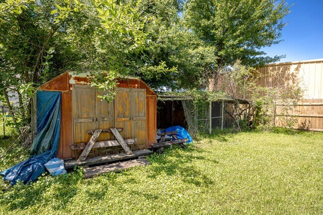 Building Photo - Charming 4-Bedroom, 2-Bath Home in a Prime...