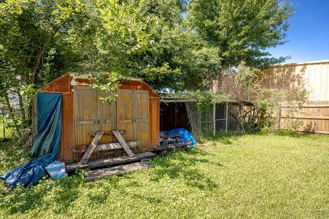 Building Photo - Charming 4-Bedroom, 2-Bath Home in a Prime Location