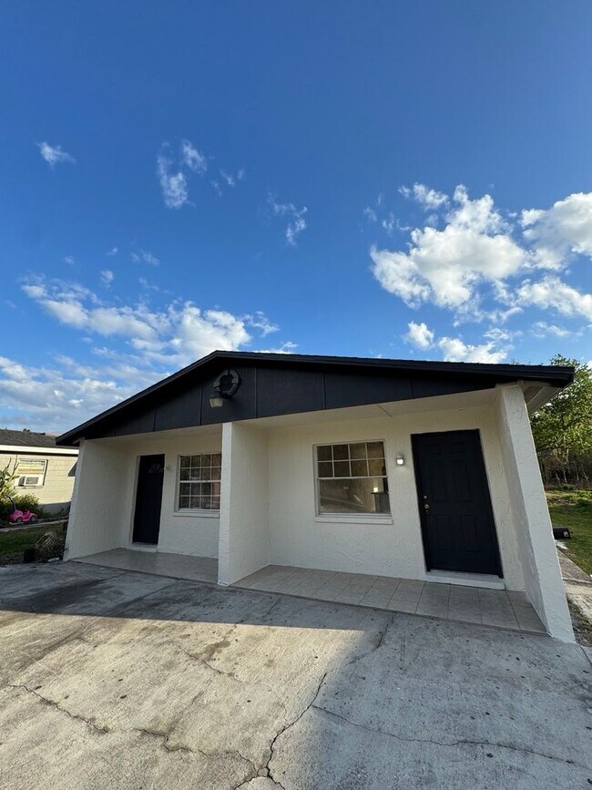 Building Photo - Highland St